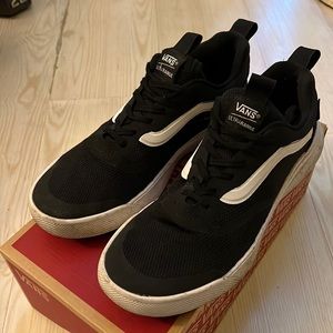 Vans Ultrarange Exo black 9.5 mens